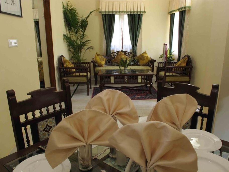Hotel Aaram Baagh By Pachar Group à Udaipur Extérieur photo